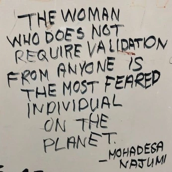 A cover of "femme" cluster. The owner is annamarieperrone. The cluster consists of 32 elements.