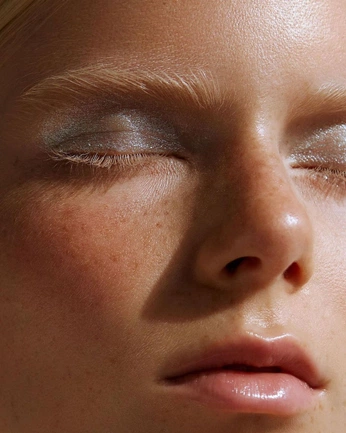 A cover of "shots i like" cluster. The owner is milamiru. The cluster consists of 1 element.