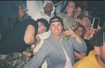 A cover of "PARTY MODE" cluster. The owner is hoppingmetabug. The cluster consists of 41 elements.