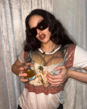 A cover of "Brat summer" cluster. The owner is perplexedparm. The cluster consists of 75 elements.