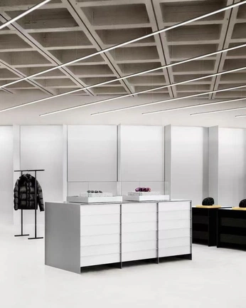 A cover of "NNN_moli" cluster. The owner is weiningtw. The cluster consists of 3 elements.