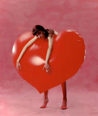 A cover of "<3" cluster. The owner is reahein. The cluster consists of 3 elements.