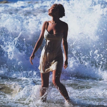 A cover of "Wet look" cluster. The owner is 578322. The cluster consists of 7 elements.