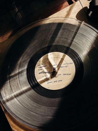 A cover of "mirror & music" cluster. The owner is lucixel. The cluster consists of 23 elements.