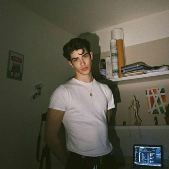 A cover of "Rossi" cluster. The owner is gattonegr0. The cluster consists of 100 elements.