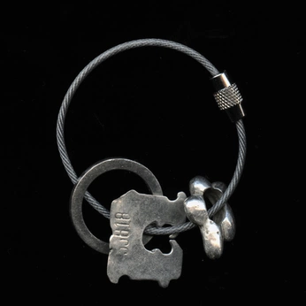 A cover of "things" cluster. The owner is kwaku. The cluster description is "[ things ] : product design, form, things you can hold.". The cluster consists of 70 elements.