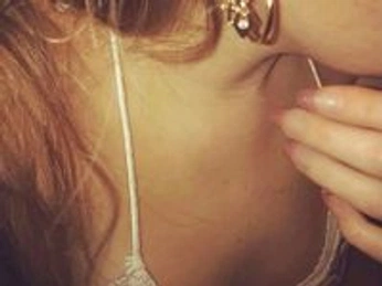 A cover of "stardust" cluster. The owner is yzzzbl. The cluster consists of 2 elements.