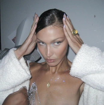 A cover of "bella hadid core" cluster. The owner is yoongiah. The cluster consists of 10 elements.