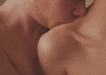 A cover of "My Heart Hips Body Love" cluster. The owner is kellyapeacock. The cluster consists of 35 elements.