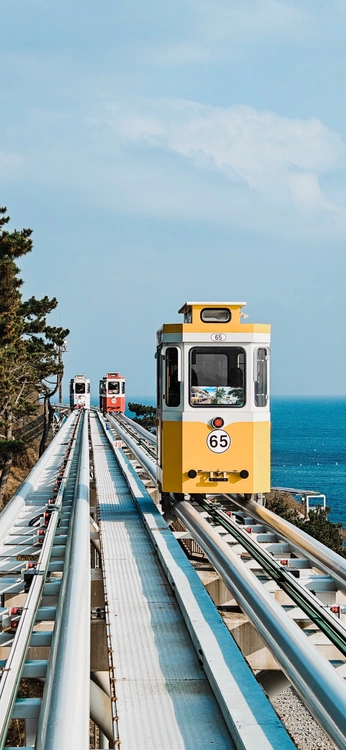 A cover of "📷" cluster. The owner is hsiun. The cluster consists of 5 elements.