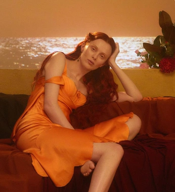 A cover of "shoots" cluster. The owner is heyhriday. The cluster consists of 3 elements.