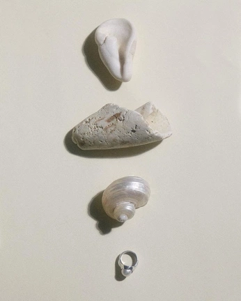 A cover of "ASSEMBLAGE ART 🧩" cluster. The owner is drewtan. The cluster consists of 22 elements.