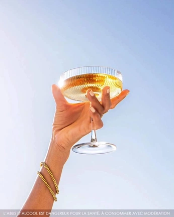 A cover of "Invitations" cluster. The owner is mimilunde. The cluster consists of 42 elements.