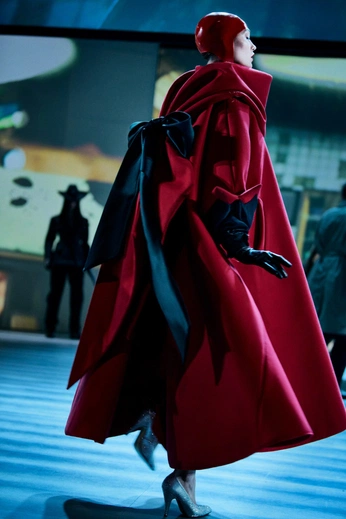 A cover of "ref vash cos" cluster. The owner is joe.artstrashcan. The cluster consists of 35 elements.