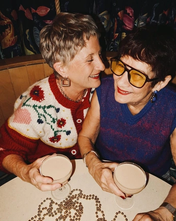 A cover of "Loves" cluster. The owner is jennly. The cluster consists of 17 elements.