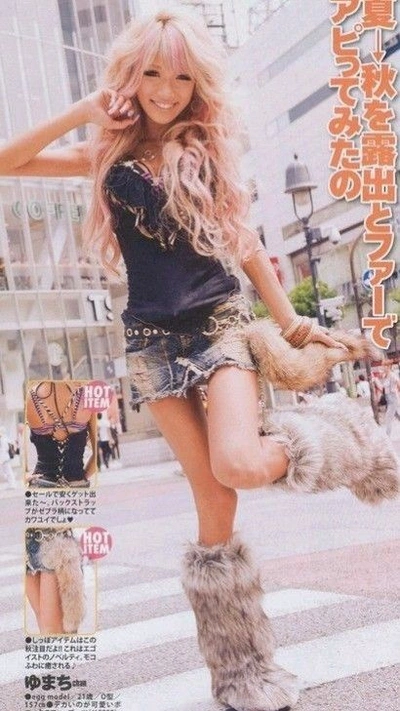 A Pinterest pin added by pinkvelvet on Nov 12, 2024. The author is 暗い生き物. May present: gyaru girls cute, gyaru.