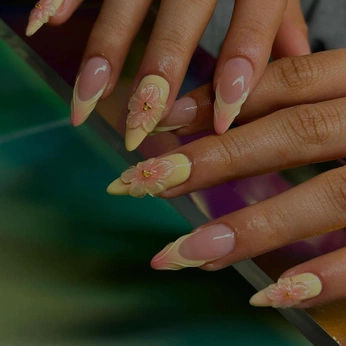 A cover of "nails" cluster. The owner is doselle. The cluster consists of 18 elements.