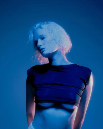 A cover of "Light studio" cluster. The owner is uwuuwu. The cluster consists of 1 element.