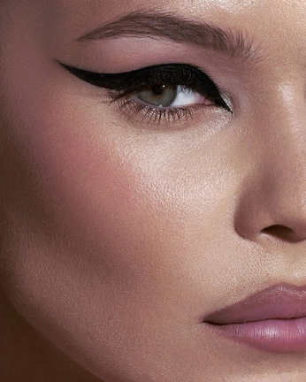 A cover of "Fashion Makeup" cluster. The owner is anahitataei. The cluster consists of 1 element.