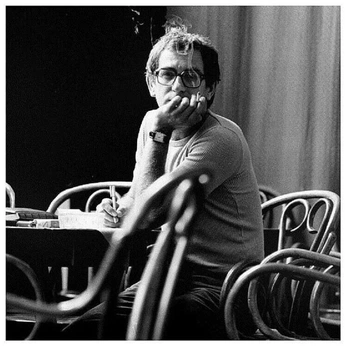 A cover of "Self photoghraphy inspo" cluster. The owner is norah. The cluster consists of 2 elements.