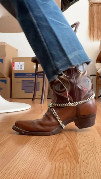 A cover of "Shoes" cluster. The owner is sns1850. The cluster consists of 4 elements.