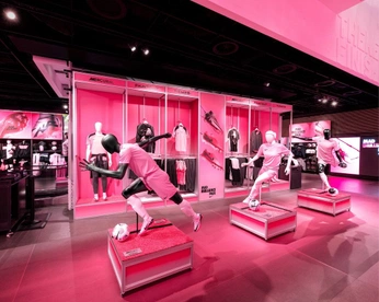 A cover of "display" cluster. The owner is tokyoseoullondon. The cluster consists of 73 elements.