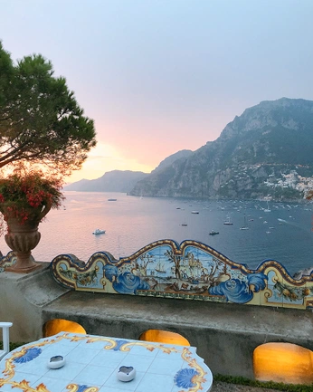 A cover of "staycay" cluster. The owner is kkarinaa. The cluster consists of 2 elements.