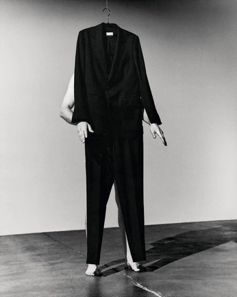 A cover of "self portrait" cluster. The owner is visualsbykyro. The cluster consists of 3 elements.