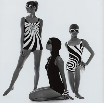 A cover of "60/70 space-age fashion" cluster. The owner is ysebarluet. The cluster consists of 13 elements.