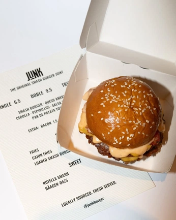 A cover of "Inspo The Box" cluster. The owner is carlosbreton. The cluster description is "Estilo de fotografía para productos del cliente en redes sociales.". The cluster consists of 199 elements.