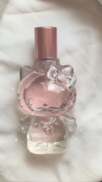 A cover of "hello kitty" cluster. The owner is joza202. The cluster consists of 2 elements.