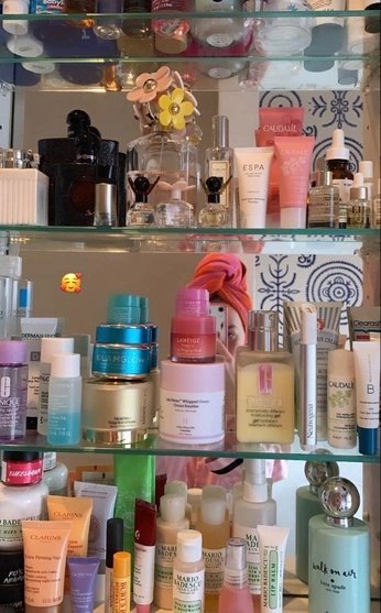 A cover of "yum" cluster. The owner is deannadiaries. The cluster consists of 208 elements.