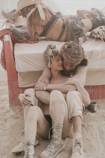 A cover of "Love soo" cluster. The owner is muani. The cluster consists of 29 elements.