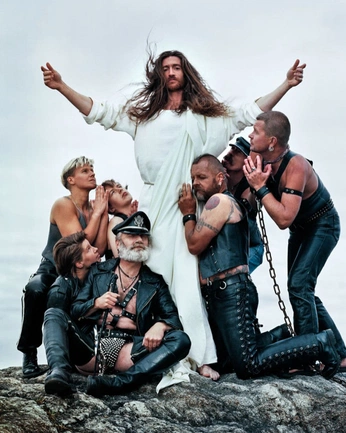 A cover of "queer" cluster. The owner is mr.moss. The cluster consists of 38 elements.