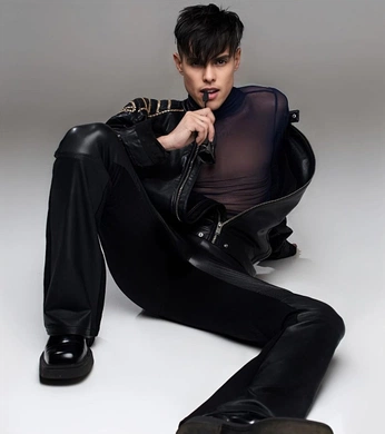 A cover of "Di" cluster. The owner is rennanbellini. The cluster consists of 12 elements.