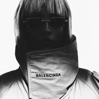 A cover of "woush" cluster. The owner is roya3. The cluster consists of 18 elements.