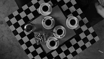 A cover of "b&w" cluster. The owner is allegacitua. The cluster consists of 32 elements.