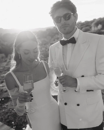 A cover of "Newlyweds" cluster. The owner is svetaphoton. The cluster consists of 44 elements.