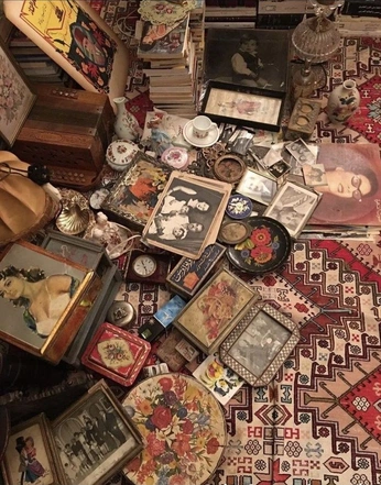 A cover of "vibes" cluster. The owner is artocrates. The cluster consists of 22 elements.