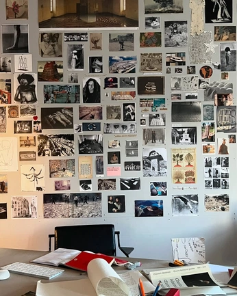 A cover of "Studio" cluster. The owner is ellarene. The cluster consists of 1 element.