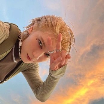 A cover of "wayv" cluster. The owner is emojackolantern. The cluster consists of 181 elements.