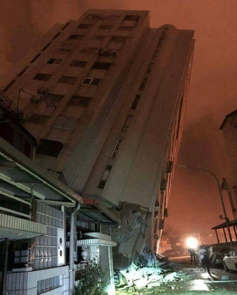 A cover of "The End" cluster. The owner is mobradt. The cluster consists of 8 elements.