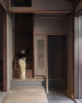 A cover of "interior_design.archive" cluster. The owner is nyu.archive. The cluster consists of 7 elements.