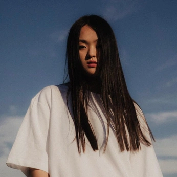 A cover of "Chicks" cluster. The owner is himxhuydv. The cluster consists of 29 elements.