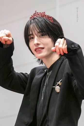 A cover of "kpop/jpop" cluster. The owner is feralgremlin. The cluster consists of 38 elements.