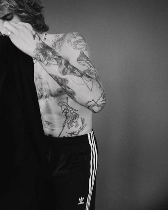 A cover of "Tattoss" cluster. The owner is montsemendoza. The cluster consists of 2 elements.