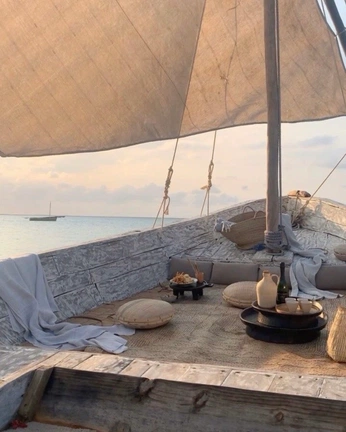 A cover of "on holiday" cluster. The owner is taynar. The cluster consists of 3 elements.