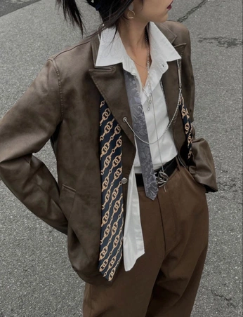 A cover of "outNabout" cluster. The owner is vziiizv. The cluster consists of 4 elements.