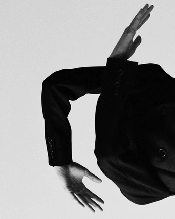 A cover of "Posing / Movement" cluster. The owner is kenkenkenken. The cluster consists of 1 element.