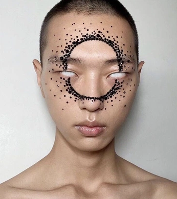 A cover of "logo" cluster. The owner is anais1702. The cluster consists of 19 elements.